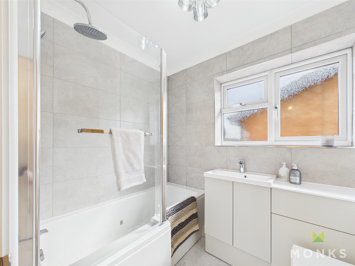 37 Llanforda Mead, Oswestry, SY11 1TS For Sale